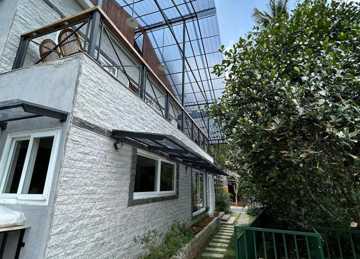 Homestay Kv By Halcyon Traveltech Apartment Anachal